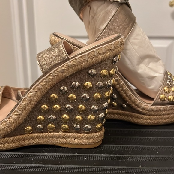 Stuart Weitzman Studded Gold/Silver Metallic Gold Leather Espadrilles Used 8M - Picture 4 of 7